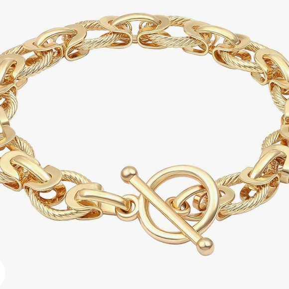 roses_garden Jewelry - 18k Gold Toggle Chain Bracelet NWT